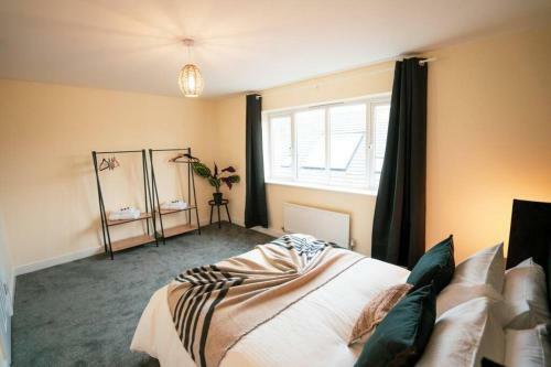 Specious Stylish Home - Suitable For Contractors
