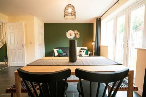 Specious Stylish Home - Suitable For Contractors