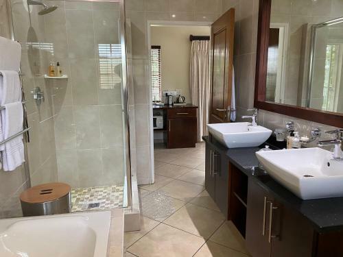 Hostal Gallo Manor Executive Bed & Breakfast