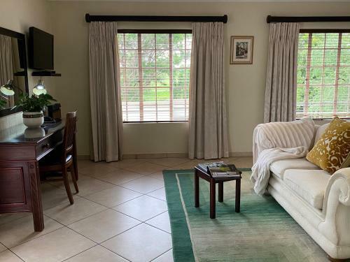 Hostal Gallo Manor Executive Bed & Breakfast