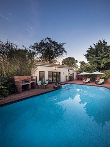 Hostal Gallo Manor Executive Bed & Breakfast