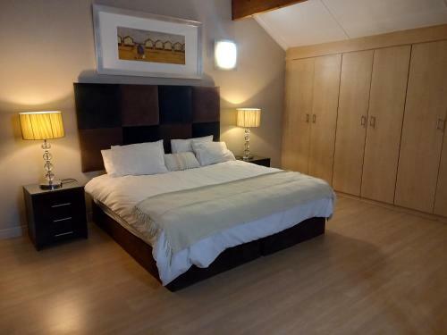 Sandton Apartment 31 - Large 1 Bed With Balcony