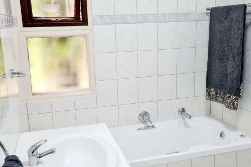 Kami Kukakho: Stunning, Secure 2 Bed Apartment In Bryanston, Sandton