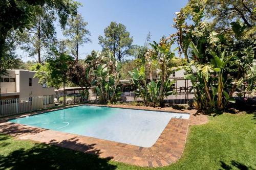 Kami Kukakho: Stunning, Secure 2 Bed Apartment In Bryanston, Sandton