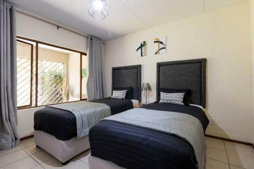Kami Kukakho: Stunning, Secure 2 Bed Apartment In Bryanston, Sandton