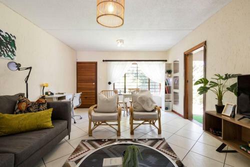 Kami Kukakho: Stunning, Secure 2 Bed Apartment In Bryanston, Sandton