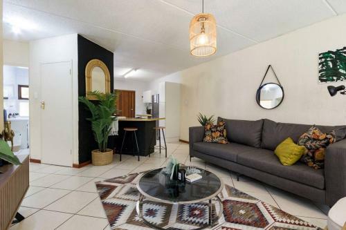 Kami Kukakho: Stunning, Secure 2 Bed Apartment In Bryanston, Sandton