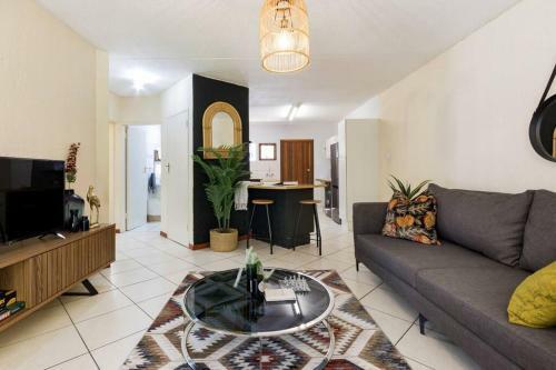 Kami Kukakho: Stunning, Secure 2 Bed Apartment In Bryanston, Sandton