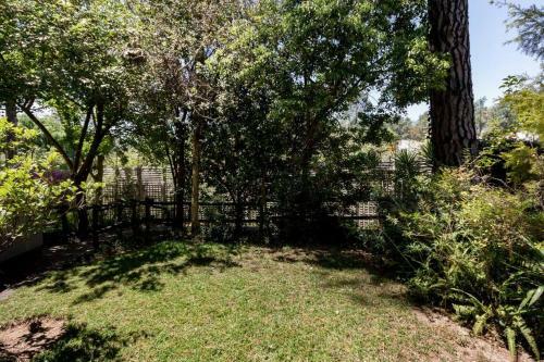 Kami Kukakho: Stunning, Secure 2 Bed Apartment In Bryanston, Sandton