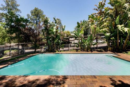 Kami Kukakho: Stunning, Secure 2 Bed Apartment In Bryanston, Sandton