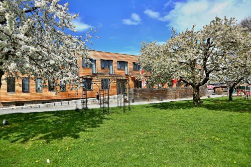 Hostal Pension Jezern�