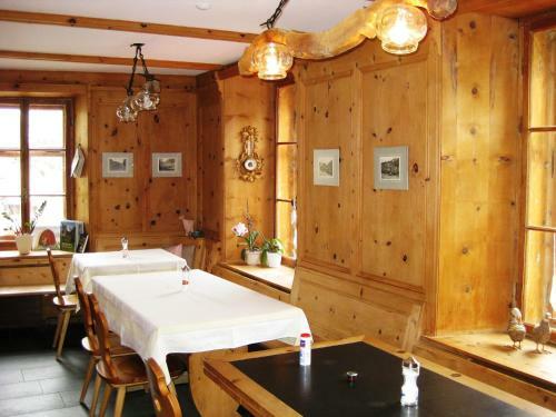 Hostal Hotel Adler Garni
