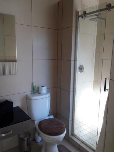 Hostal Zen Self Catering Accommodation In Prestwick, Jackal Creek Golf Estate