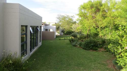 Hostal Zen Self Catering Accommodation In Prestwick, Jackal Creek Golf Estate