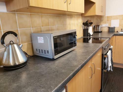 Inverness City Centre Apartment With Elevator And Google Chromecast