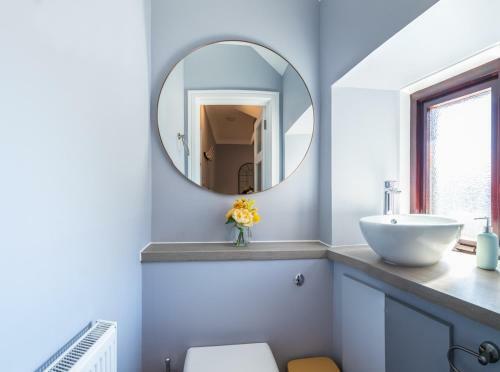 Blueness, City Centre Luxury Apartment