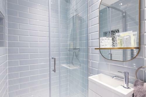 Blueness, City Centre Luxury Apartment