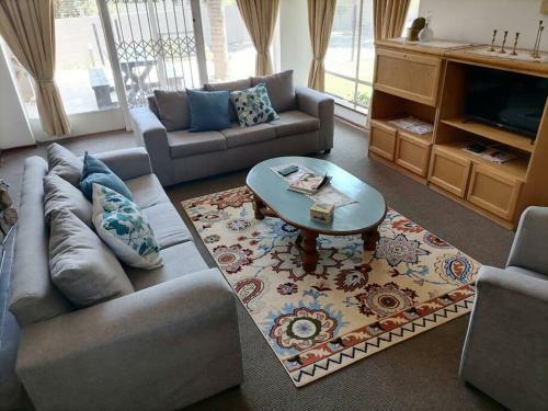 Villa Emmarentia House/group Home For Up To 6 Guests