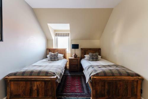 Luxury Inverness Central Apartment Private Parking
