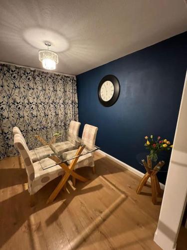 Apartamento Delightful, Central 3 Bedroom House With Garden.