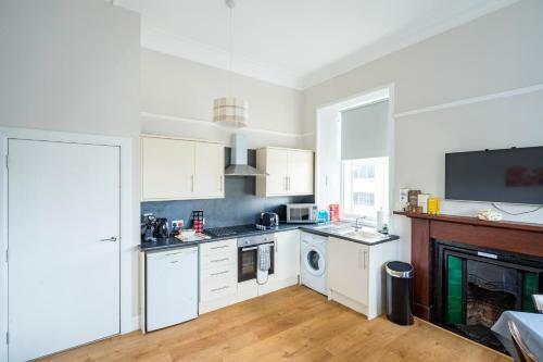Central Elegant Apartment With Castle View