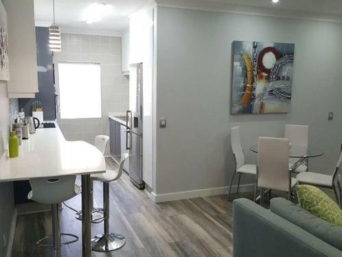 Modern 2-bed Apartment In Sandton. Fast Wifi