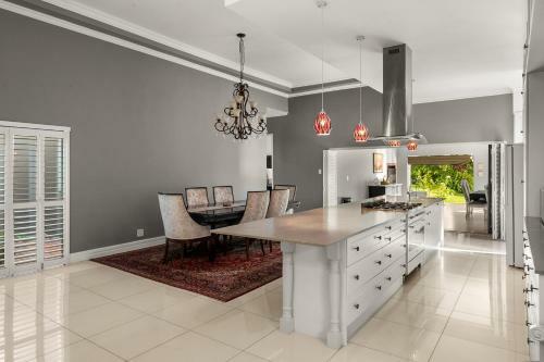 64 Cavendish
