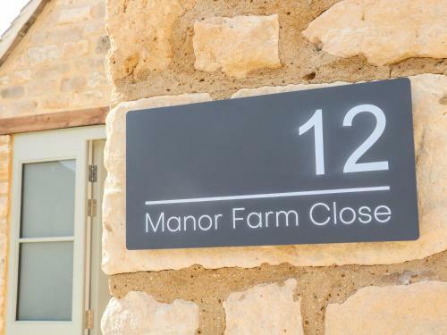 12 Manor Farm Close