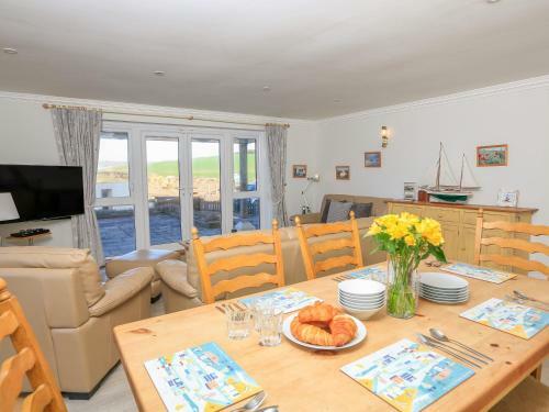 7 Thurlestone Rock