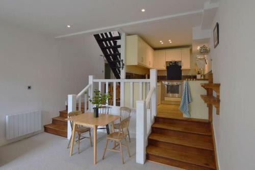 Halwell House - A Spacious Quiet Apartment