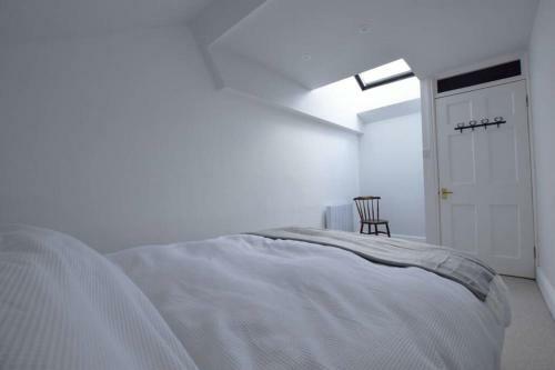 Halwell House - A Spacious Quiet Apartment
