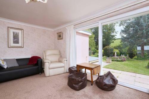Spacious Countryside 4 Bedroom Bungalow