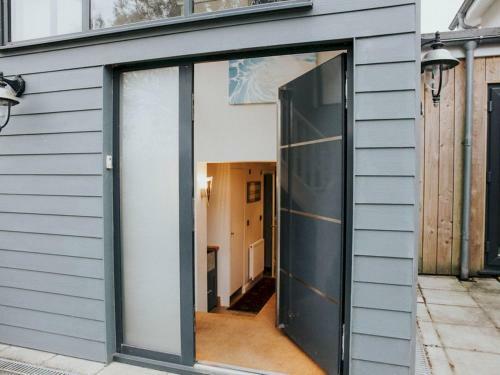 Pass The Keys Stunning Spacious 3 Bedroom Home In Quiet Location