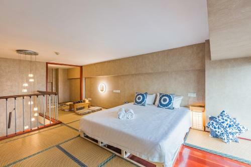 Summer Flower Apartment