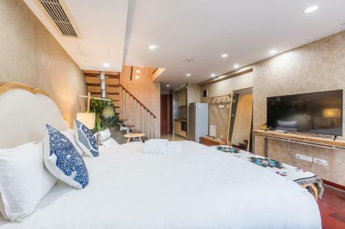 Summer Flower Apartment