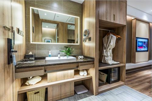 Atour Hotel Hangzhou West Lake