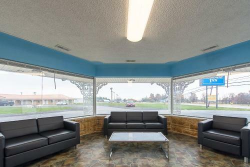 Pinnell Motor Inn Motel