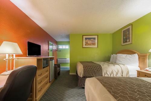 Pinnell Motor Inn Motel