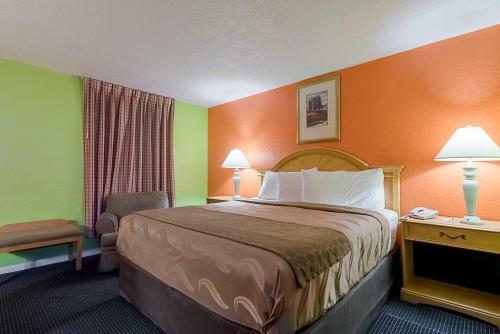 Pinnell Motor Inn Motel