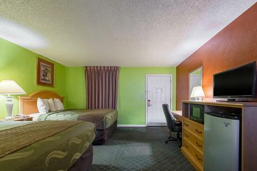 Pinnell Motor Inn Motel