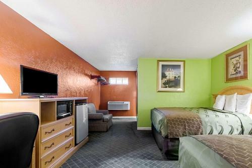 Pinnell Motor Inn Motel