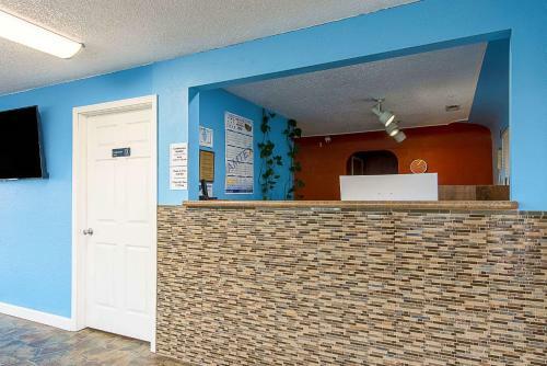 Pinnell Motor Inn Motel
