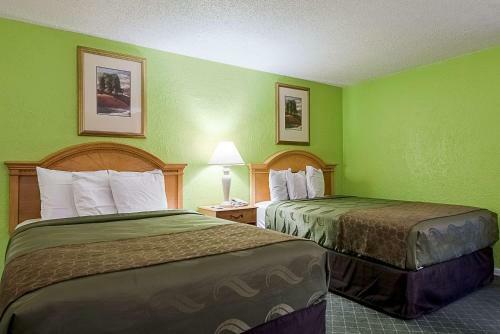Pinnell Motor Inn Motel
