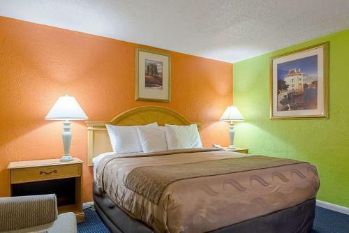 Pinnell Motor Inn Motel