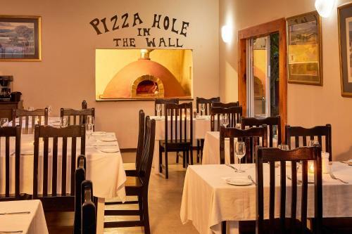 Hotel Hole In The Wall