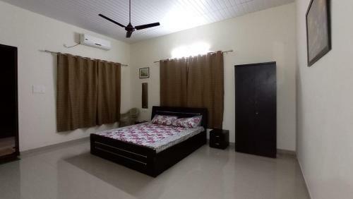 Hostal Empire Vrundavan The Club House