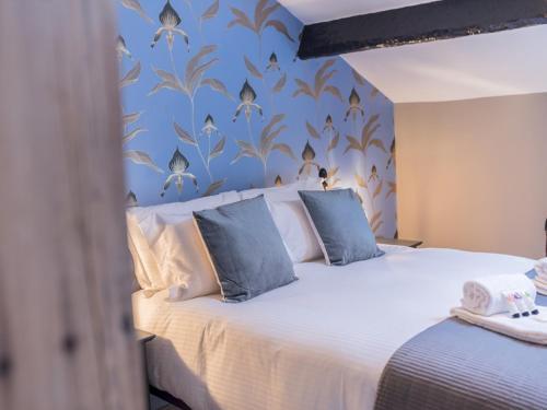Pass The Keys Gorgeous Georgian 3 Bed With Parking And Fireplace