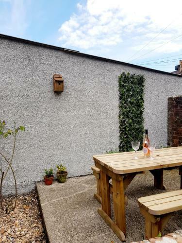3 Mews Lane