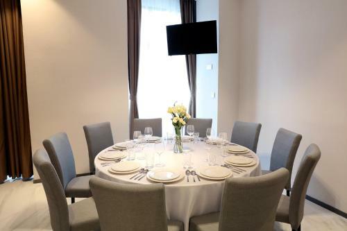 Bridal Tea House Hotel