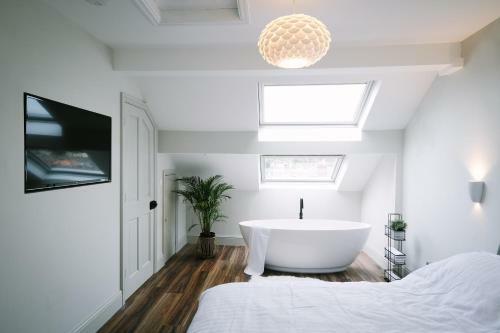 Period Retreat For 6, Explore The Lake District